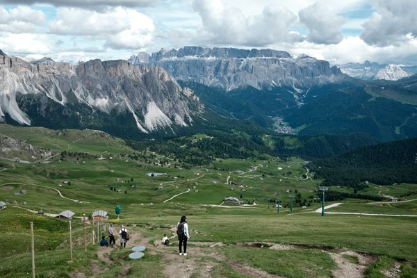 Quels sont les meilleurs itinéraires pour une randonnée dans les montagnes de l'Himalaya, Népal?